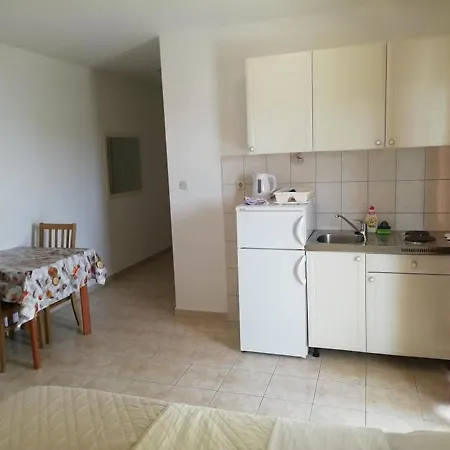 Studio 6024b Apartment *